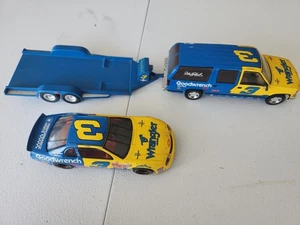 Brookfield Collectors Dale Earnhardt Wrangler Suburban Trackside 1:24 Race Car - Picture 1 of 10