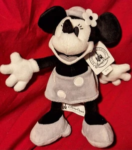 ¡NUEVO CON ETIQUETAS! Juguete de peluche Willie 9" blanco y negro barco de vapor Minnie Mouse de los parques de Disney - Imagen 1 de 5