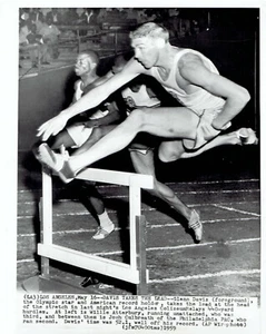 1959 Vintage Photo hurdler Glenn Davis at Los Angeles Coliseum Relays track meet - Picture 1 of 2