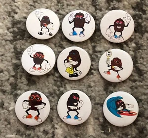 Lote de 9 prendedores California Raisins vintage pinbacks antiguos originales años 90 nuevo de colección - Imagen 1 de 6