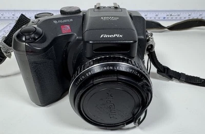 Fujifilm S602 Zoom Finepix Digital Camera Fujinon Lens 6X Zoom, Flash Card WORKS - Image 1 of 4