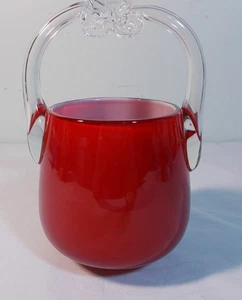 Vintage Kunst Glas Korb Wasserkocher rot mit klarem appliziertem Griff 8,5" - Bild 1 von 6