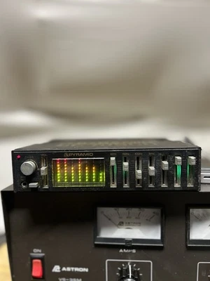 Pyramid Eq SE705CD LED 250 vatios ecualizador/impulsor. Funcionando. Probado. Foto 1 de 4