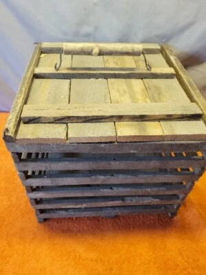 O•Vintage Antique Early 1900's HUMPTY DUMPTY Egg Crate Cummer MFG. Co  - Image 1 of 4