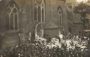 Fest Feier Veranstaltung  Straße  Kirche  alte Fotokarte  (f8) - Picture 1 of 2
