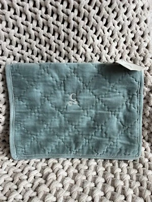 Pottery Barn косметичка синий бархат выстеганная ювелирные изделия Padfolio с монограммой "C" - Изображение 1 из 2