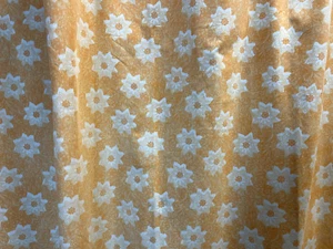 VINTAGE ORANGE COTTON FLORAL FABRIC - RETRO MID CENTURY DRESSMAKING CAMPER-VAN - Picture 1 of 7
