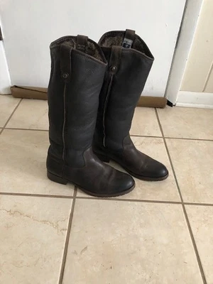 Sherling Forrado 10 B Melissa Botón Alto Frye Botas Marrón Punta Redonda Tacón de 1 pulgada Foto 1 de 4