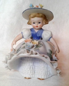 Estatuilla de niña de porcelana vintage Lefton Blue Bloomer - KW4833 - Imagen 1 de 7