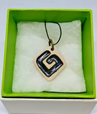 Collar de cerámica hecho a mano colgante arte remolino cromo negro arcilla cruda ENVÍO GRATUITO Foto 1 de 3