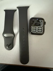 Apple Watch SE 40MM GPS - Picture 1 of 4