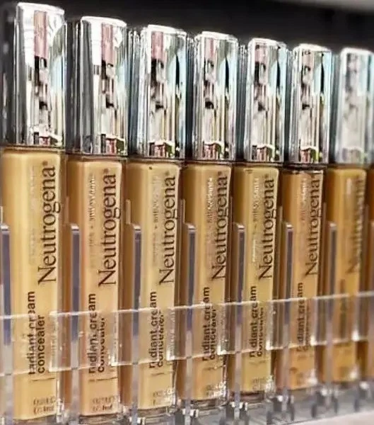 (2) Corrector en crema radiante antioxidantes Neutrogena Peptides 0,24 fl. oz./7,1 ml Foto 1 de 1