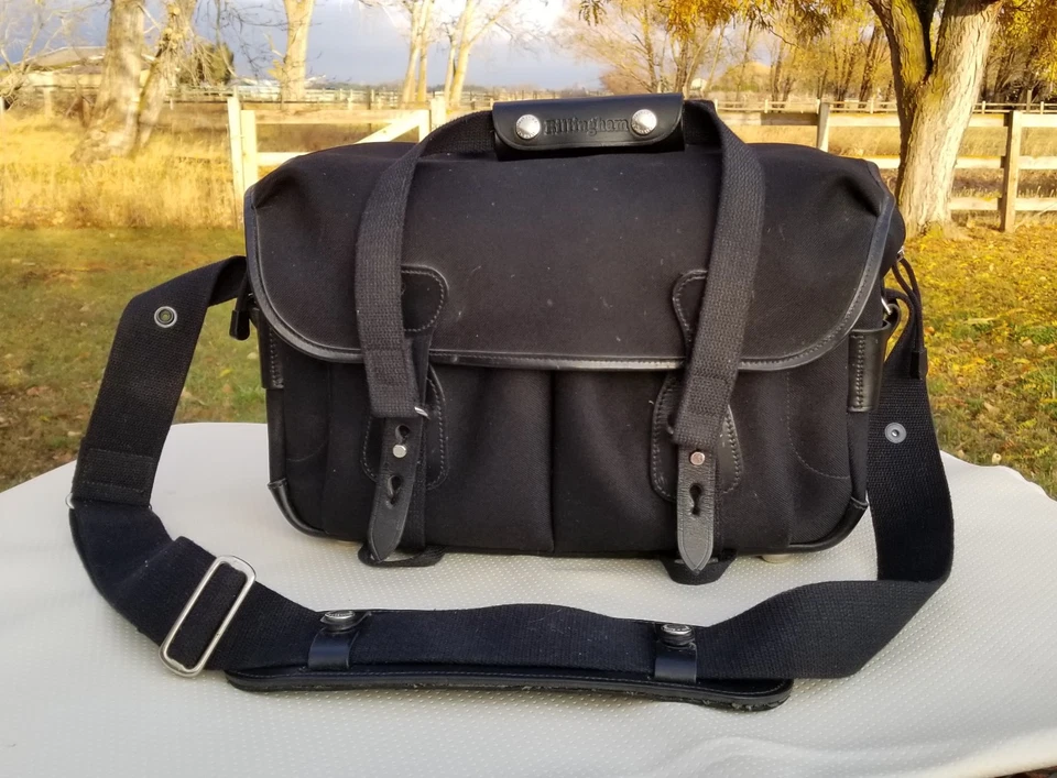 Billingham 306 相机包 - 黑色 带黑色皮革装饰  — 第 1/4 张图片