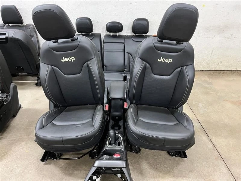 Juego de asientos de cubo de tela y cuero para brújula 17-21 2824822 Foto 1 de 4