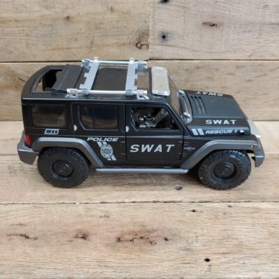 Maisto JEEP Wrangler Police SWAT Rescue Concept Vehicle 1:18 Scale Diecast Model - Image 1 of 4