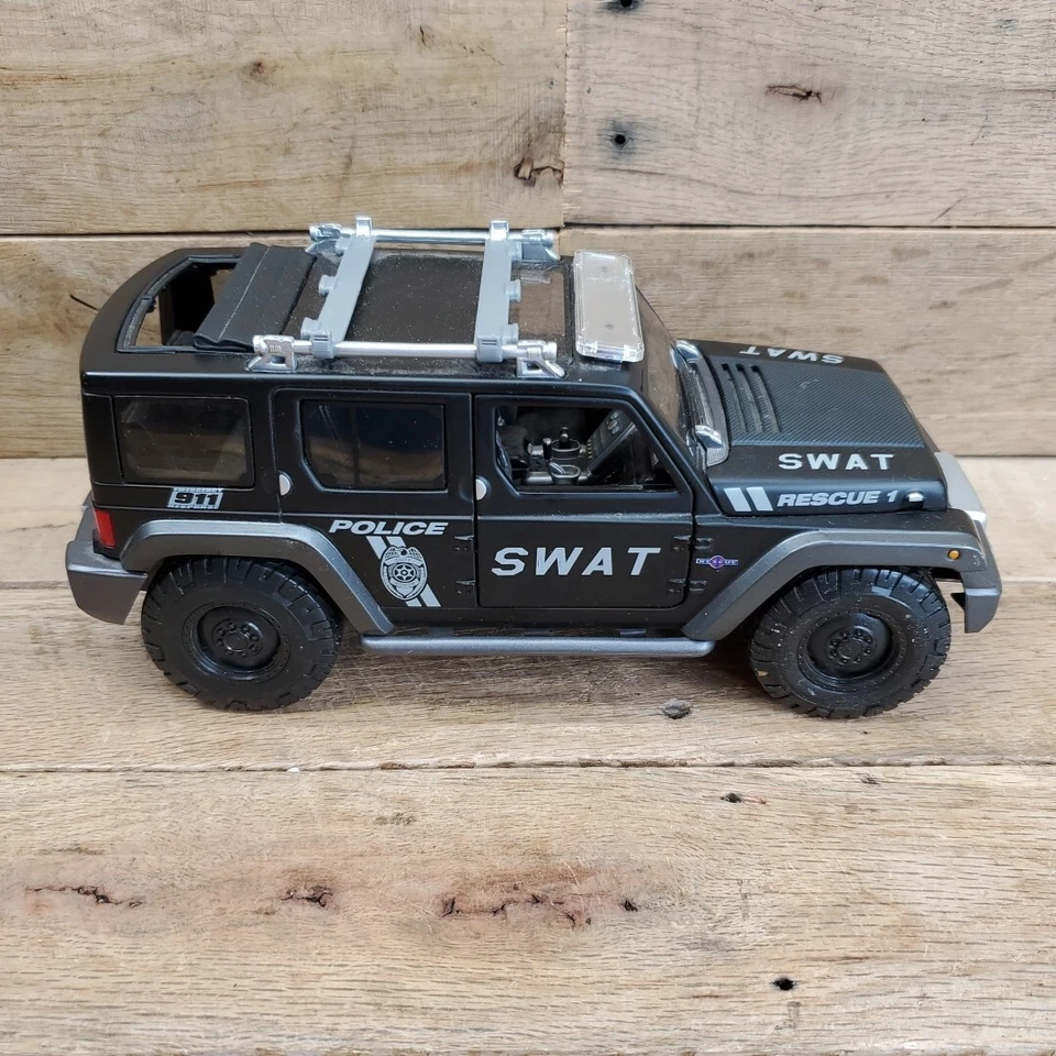 Maisto JEEP Wrangler Police SWAT Rescue Concept Vehicle 1:18 Scale Diecast Model - Image 1 of 4