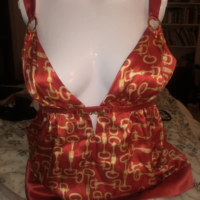 Blusa sin mangas reversible Bebe Top Red Horsebit dorada Xs seda Foto 1 de 4