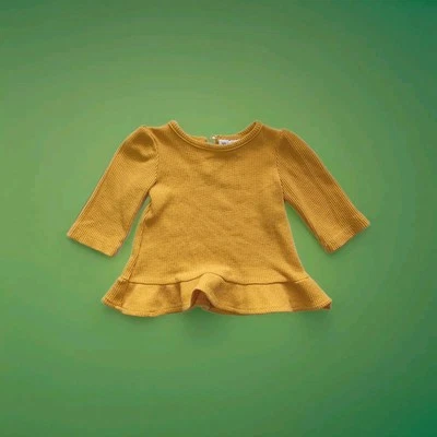 ✨ Camisa Top Little Lass Baby Amarilla con Volantes Botón en la Espalda Manga Larga ✨  Foto 1 de 4