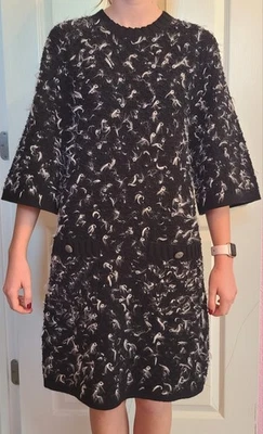 Vestido Chanel Negro Tejido con Acentos Esponjosos Boucle Blanco y Botones Logo CC Foto 1 de 4