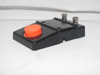 Lionel Trains Postwar #90 Push Button Controller - Image 1 of 4
