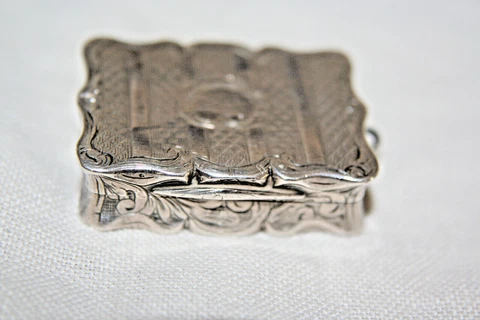 Mid Victorian silver vinaigrette Hilliard & Thomason B'ham 1851 Cover