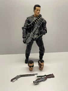 Terminator 2 Judgment Day T800 Action Figure Ultimate Deluxe Arnold - Picture 1 of 6