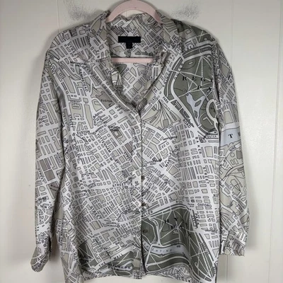 Camisa para mujer Burberry London con estampado de mapa de seda con botones talla 42 Foto 1 de 4