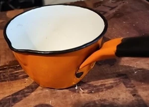 Vintage Made in Poland #10 kleine Emaille 4" Soßenpfanne. Orange mit schwarzer Griffborte - Bild 1 von 5