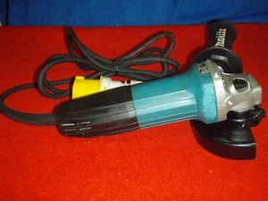 Makita, Angle Grinder. GA4530R, 110v, 4" 115mm, 720w. - Picture 1 of 6
