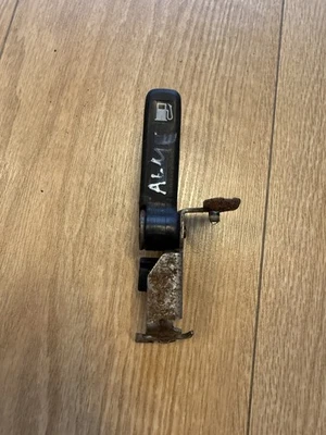 Tapa trasera del maletero y manija abierta de la puerta de combustible OEM Nissan Almera 01-06 N16 Foto 1 de 2