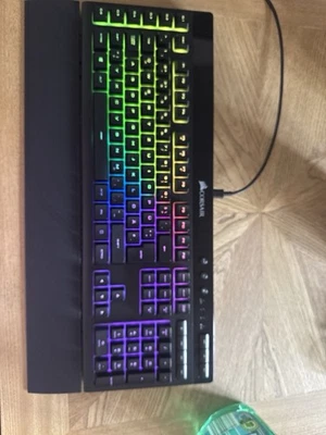 Corsair K57 RGB Wireless Gaming - Tastatur, Deutsch - Schwarz, Gereinigt - Bild 1 von 4