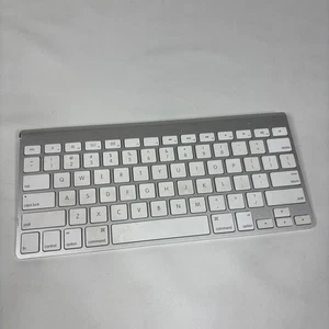 GENUINE Apple Wireless Bluetooth Keyboard A1314 Mac Macintosh Tested & Working - Picture 1 of 4