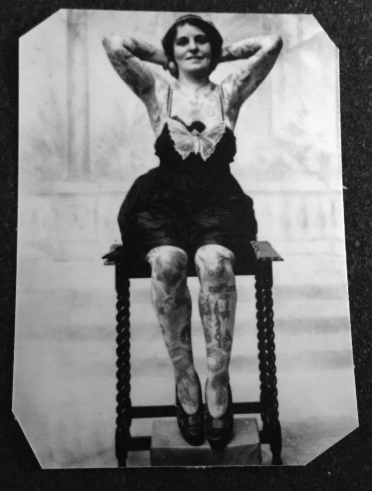 Уникальный странный странный интересный винтажный татуированный леди tintype C1209RP - Изображение 1 из 1