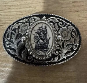 Vintage handgeätzte Scrimshaw Segelschiff Gürtelschnalle silberfarben Blumen Western - Bild 1 von 5