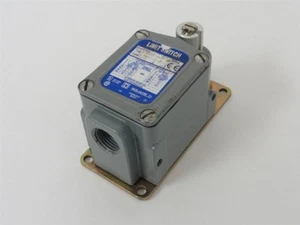 228411 Nuevo-Sin caja; Interruptor de límite Square D 9007TUB5; 600VAC; 12A - Imagen 1 de 5