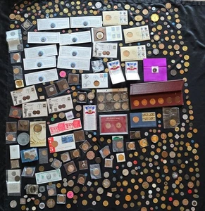 Collection of Worldwide Assorted Tokens & Medals etc. 10 lbs. NICE! - Imagen 1 de 10
