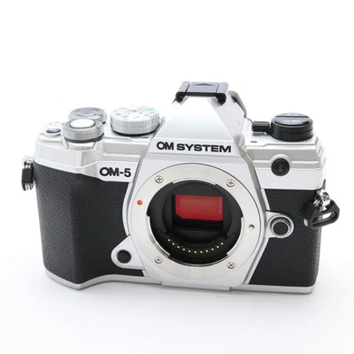 Cuerpo de cámara sin espejo plateado OM SYSTEM OM-5 -casi como nuevo - #243 Foto 1 de 4