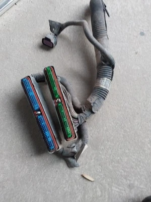 Chevrolet Silverado HD 2001-2006 6,0 L OEM ECU ECM conjunto de coleta conector de computadora Foto 1 de 2