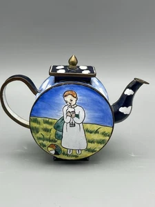 Kelvin Chen Teapot MiniaturePicasso ‘Child With Dove’ Hand painted Trinket Box - Picture 1 of 16