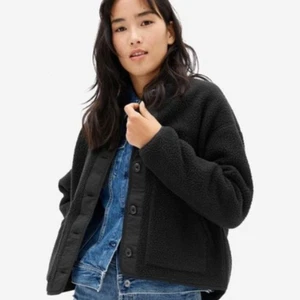 Giacca Everlane media nera sherpa teddy rene liner varsity bottoni a pressione - Foto 1 di 4