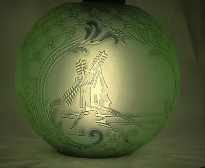 特殊和稀有百家乐高级完好水晶玻璃油灯绿色灯罩 6 5/8H — 第 1/4 张图片