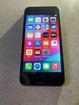 Apple iPhone SE - 32 GB - Silver (Unlocked) - Image 1 of 4