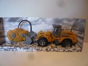 Ferngesteuerter Bulldozer, Radlader,  1:30 - Bild 1 von 6