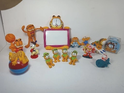 Lot Of Vintage Garfield, Odie, Arlene, Action Figures, White Board, Bendy, Beach Cover