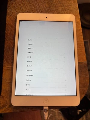 Apple iPad mini 2 7.9" 16GB White - Image 1 of 2