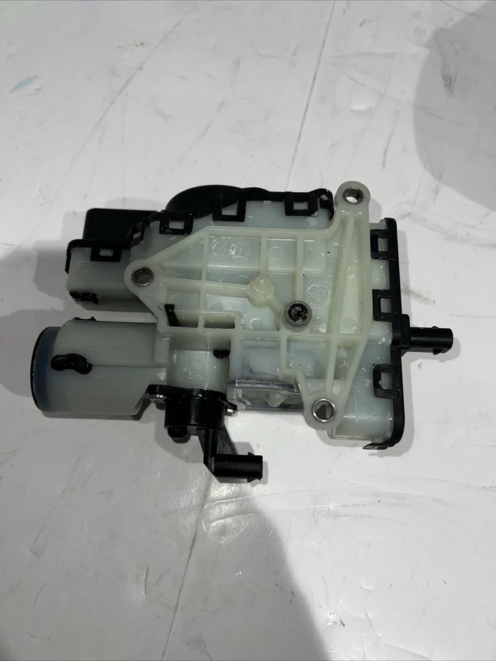 Dorman OE Solutions 904-608 Exhaust Fluid Pump for Mercedes-Benz Diesel No Box - Image 1 of 4