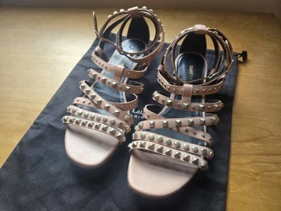 Сандалии Saint Laurent с ремешками с заклепками плоские розовые размер 37,5 - Изображение 1 из 4