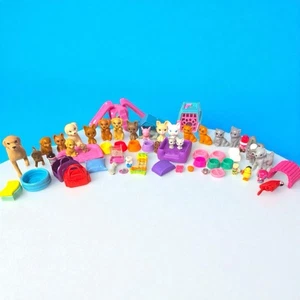 Barbie et petite poupée animaux énorme lot chiens chats accessoires nourriture animaux - Photo 1/7
