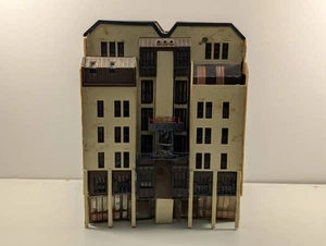 Vollmer 43801 HO Scale Modern Apartment Building - Picture 1 of 5
