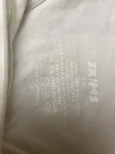 SKIMS Fits Everybody Dipped Front Thong - Marble PN-DTH-2027 B51 - Picture 1 of 4